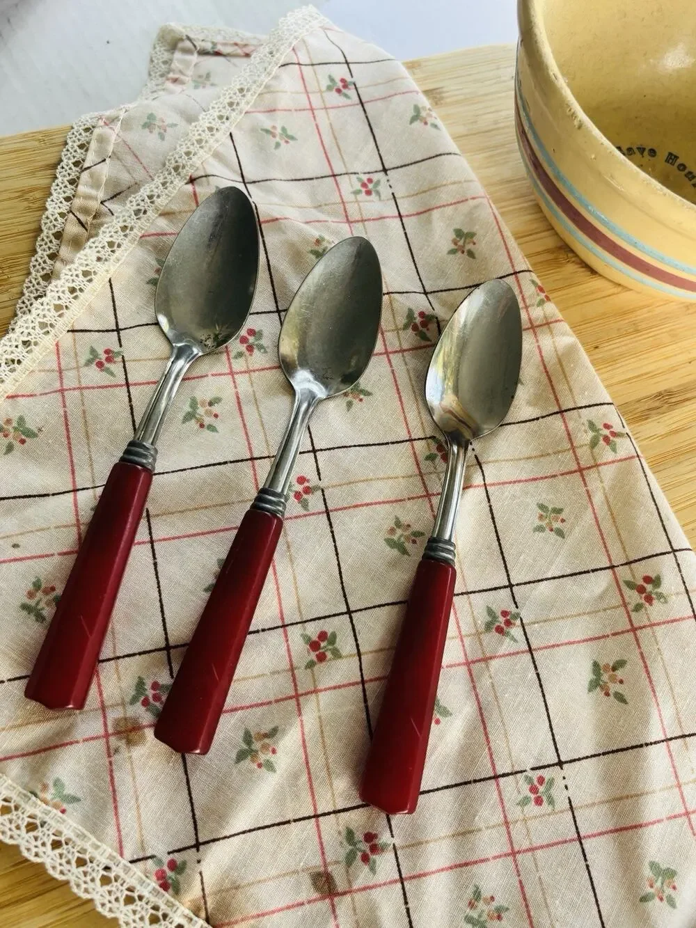Vintage Set 3 Red Bakelite Teaspoons Raised Art Deco Handle Design